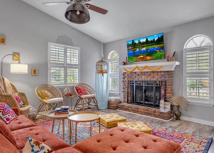 Boho Indian Oasis: 3bd - Pool - Tranquil Retreat *