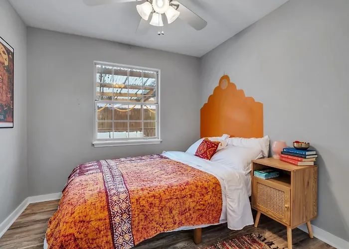 Boho Indian Oasis: 3bd - Pool - Tranquil Retreat Tallahassee