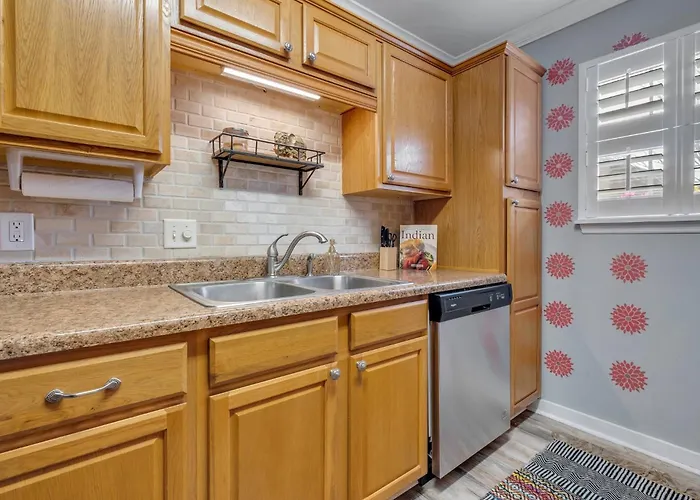 Boho Indian Oasis: 3bd - Pool - Tranquil Retreat Сasa de vacaciones Tallahassee